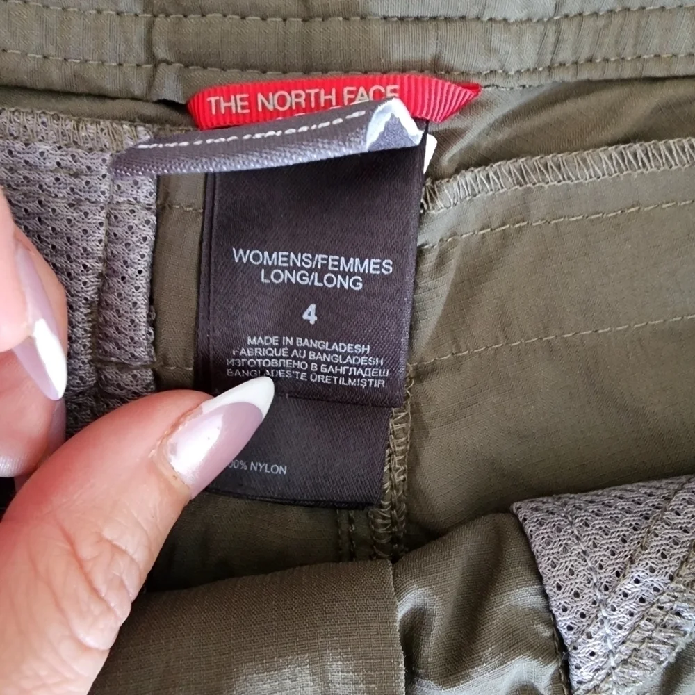 The North Face Women's VNTG Olive Army Green Cargo Shorts Sz 4.